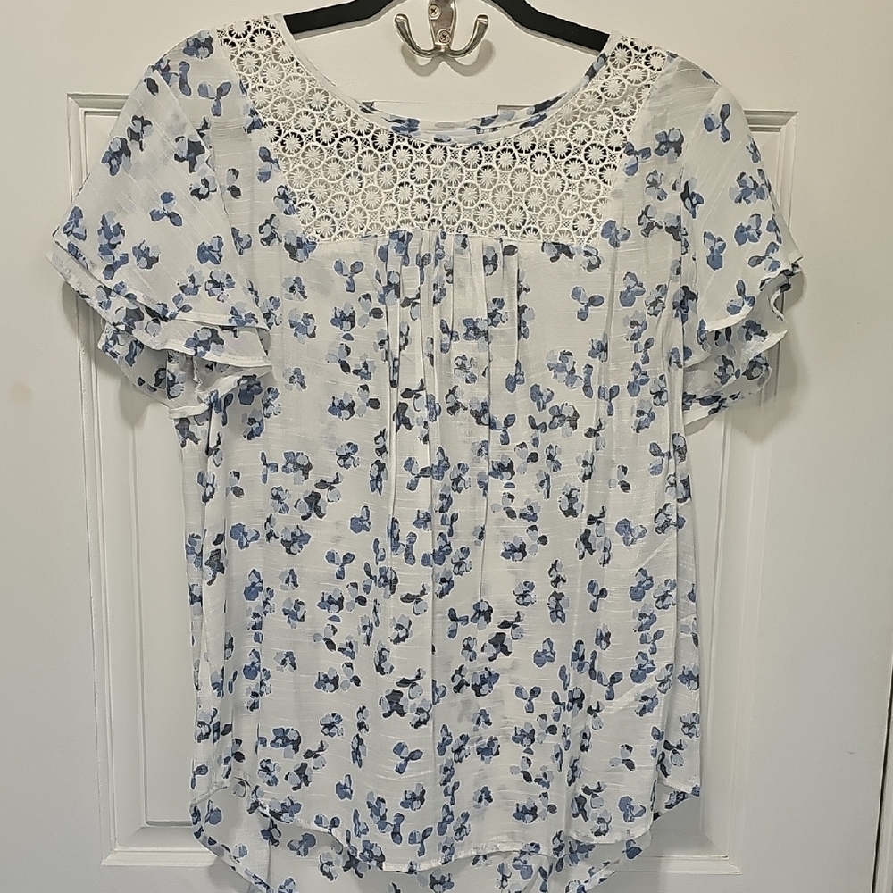 Liz Claiborne Blue and White Top